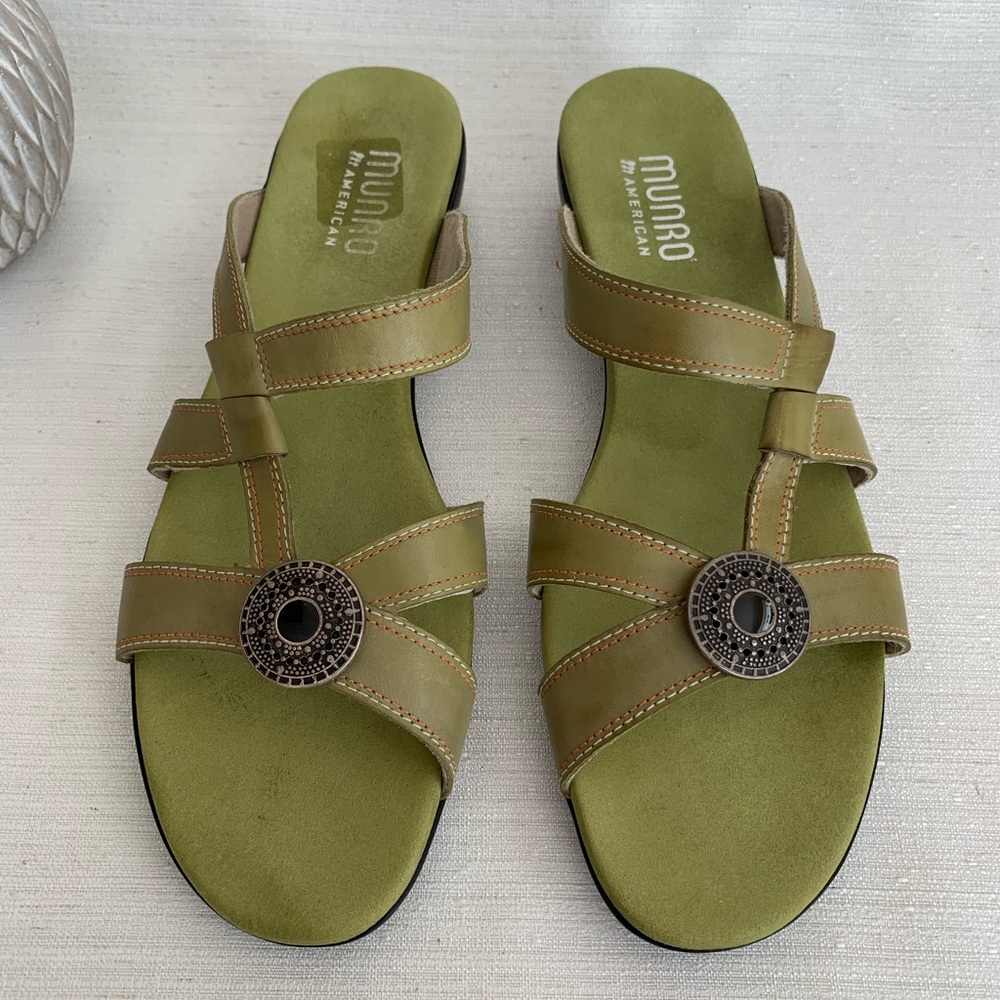 Munro Chloe Avocado Green Leather Low Wedge Comfort Slide Sandals Women’s 8.5N